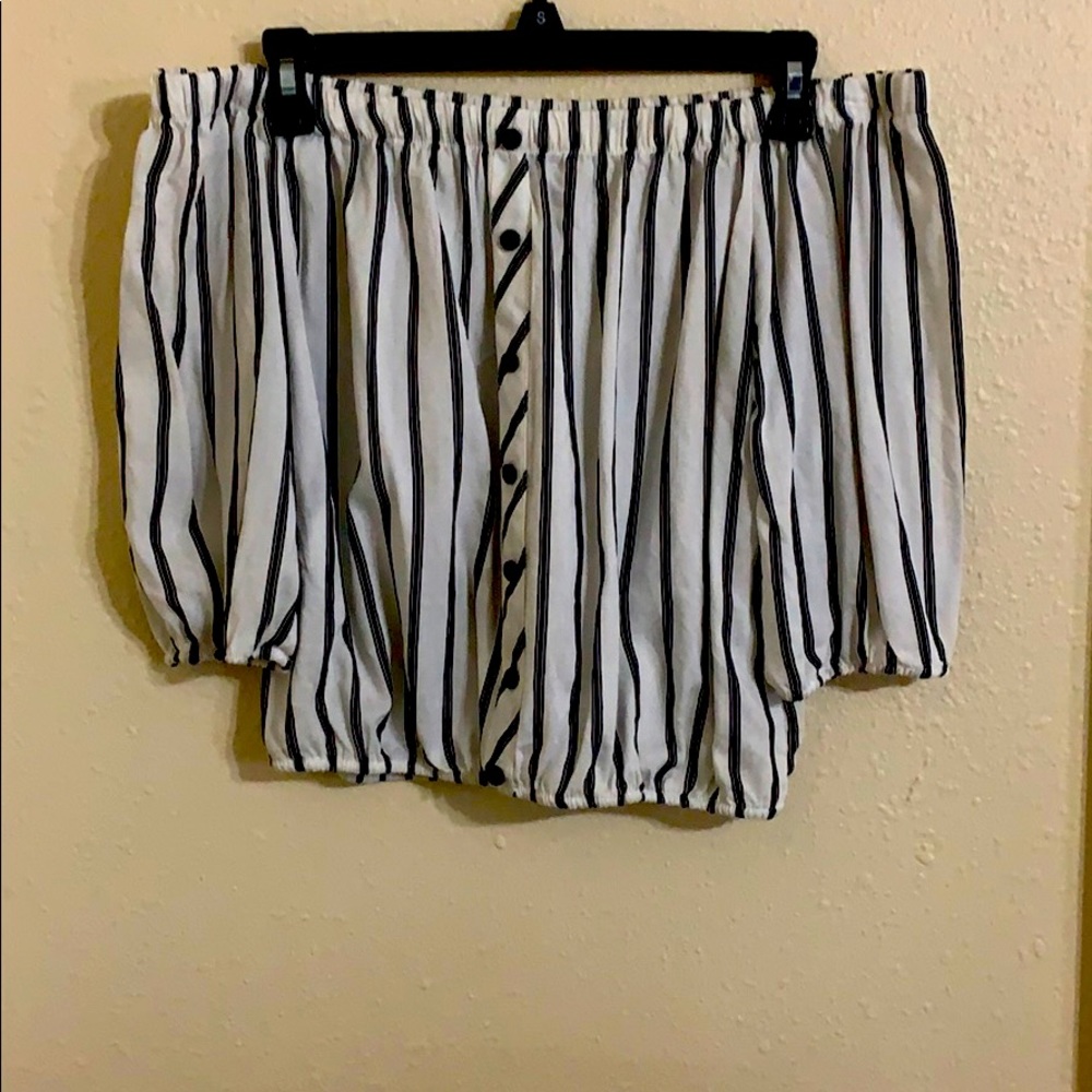 FASHION NOVA Off the shoulder shirt